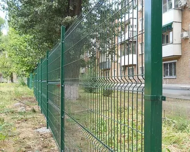 фото Забор 3d ограждение из сетки для площадок и территорий