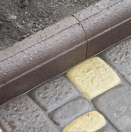 Фото №0 Установка тротуарного бордюра