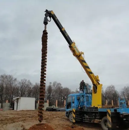 Фото №0 Бурильная установка гусеничная в аренду