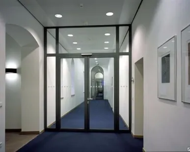 фото Перегородка противопожарная EIW 60 3000x2700 с дверью EIWS 60