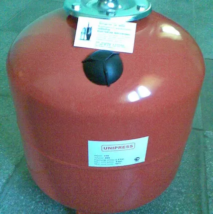 Фото №0 Расширительный бак для систем отопления (вертикальный) на 35л. Unipamp