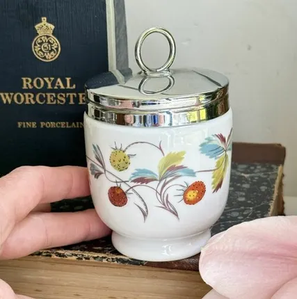 Фото №0 Кодлер на 2 яйца Royal Worcester Земляника Англия