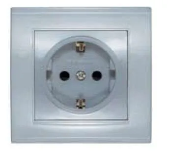фото Розетка 1-м СП Бриллиант защ. шторки с заземл. серебр. UNIVersal 7949889