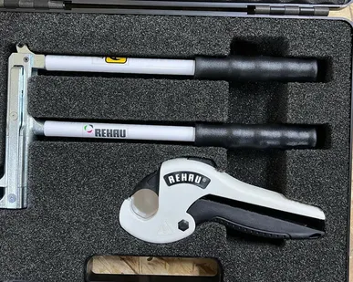 фото Инструмент для монтажа труб REHAU RAUTOOL K