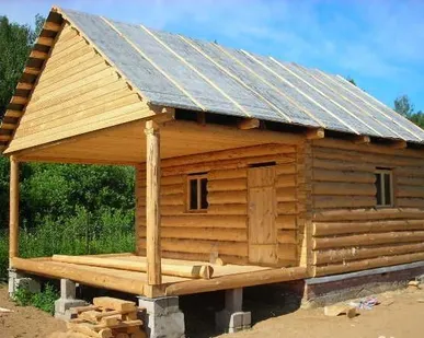 фото Сруб бани в лапу 5 на 4 м, высота 2,1 м сосна