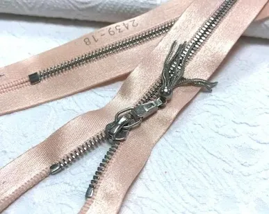 фото Молния RIRI атласная 4мм персиковая 18см