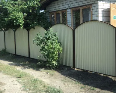 фото Заборы из профнастила