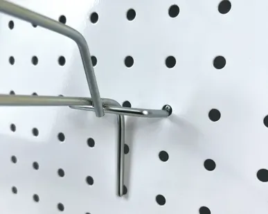 фото Крючок на перфорацию одинарный с ценникодержателем L=100мм, d=4мм, шаг 50мм, цинк