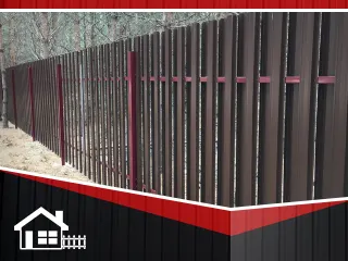 фото Установка забора двухсторонний штакетник