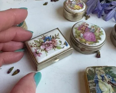 фото Шкатулка таблетница Букет 4 см