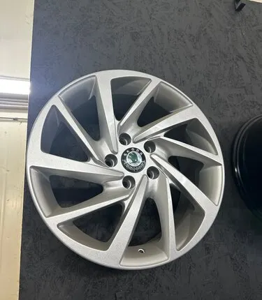 Фото №0 Литые диски Skoda/volkswagen R17 5x112