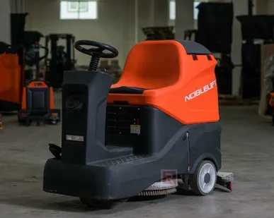 фото Компактная поломоечная машина с ручным управлением Noblelift NB530