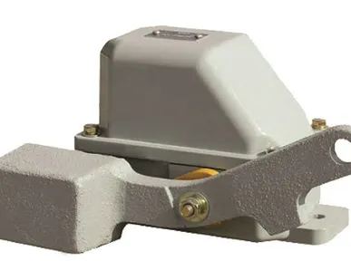 фото Концевой выключатель КУ-703 У1 фиксация в крайних положениях 10А 380В IP44 TDM