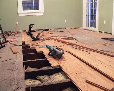 фото Демонтаж каркасных стен, полов, потолков из дерева.