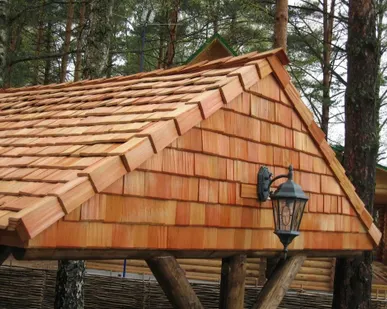 фото Кровельный материал из лиственницы (гонт).