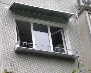 фото Козырьки (навесы), бельевые кронштейны, цветочницы