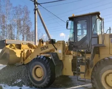 фото Погрузка различных сыпучих материалов - погрузка песка