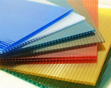 фото Поликарбонат прозрачный и цветной сотовый