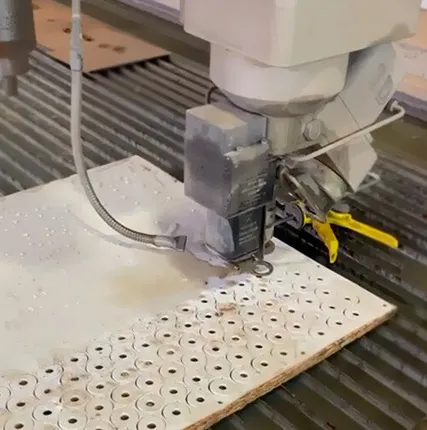 Фото №0 Гидроабразивная резка пластика