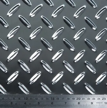 Фото №0 Лист нержавеющий рифленый 5 мм 1250х2500 чечевица AISI 304