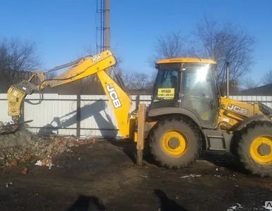 фото Услуги аренда гидромолота. Экскаватор-погрузчик JCB 5CX с гидромолотом.