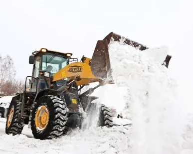 фото Вывоз снега в Кронштадте