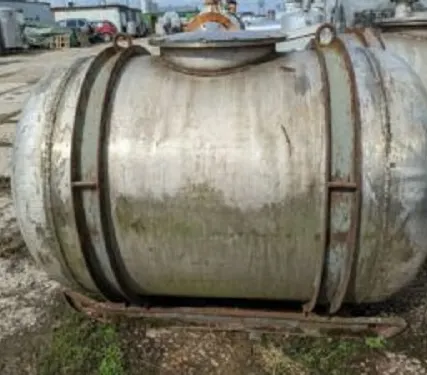 Фото №0 Емкости нержавеющие, объем — 1,5 куб.м., горизонтальные Б/У в Москве