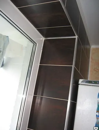 Фото №0 Облицовка поверхности откосов глазурованной плиткой на клей