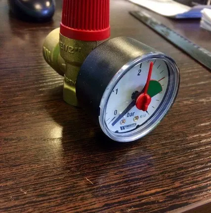 Фото №0 Предохранительный клапан с манометром WATTS до 3 бар