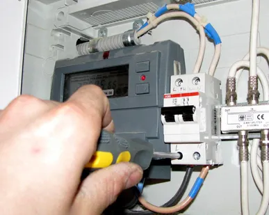 фото Монтаж электропроводки в различных строениях