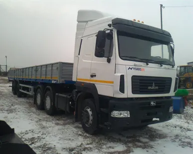 фото Тягач оснащен двигателем Mercedes МАЗ-643019-1420-010