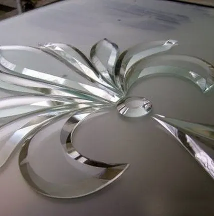 Фото №0 Приклейка точечных элементов на стекло 30-50 мм