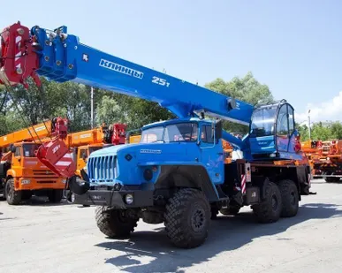 фото Автокран КС 55713-3К-3 УРАЛ-5557 Евро-4 (6х6, г/п 25 тн, вылет 28 м)