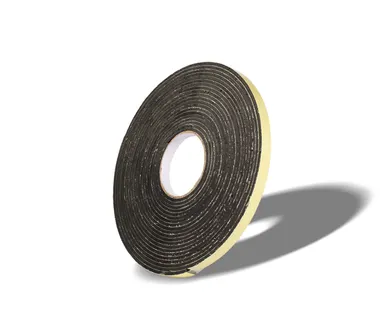 фото Лента уплотнительная межфланцевая самоклеющаяся 5*10 в ролике 10м