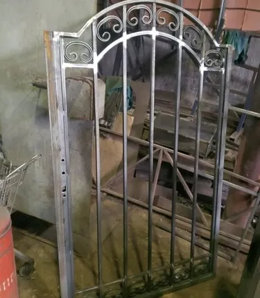 Фото №0 Калитка из профильной трубы