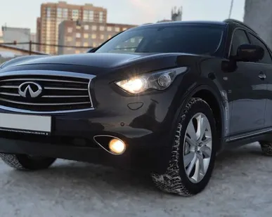 фото Infiniti QX70 / FX37