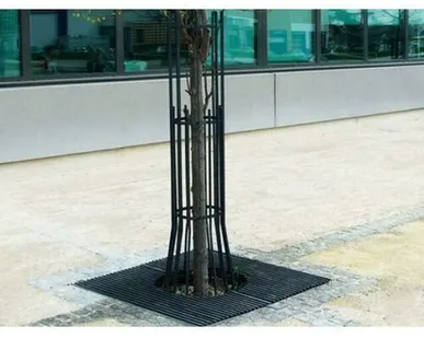 фото Защитное ограждение для дерева "Страйп"