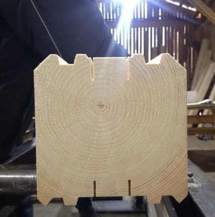 Фото №0 Профилированный брус 200х200х6000 с компенсационным
пропилом