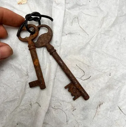 Фото №0 Ключ старинный металл 9 см набор 2 шт.