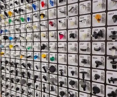 фото Клипсы, пистоны, автокрепеж