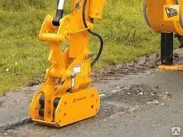 фото Аренда гидротрамбовки на базе эксковатора-погрузчика JCB
