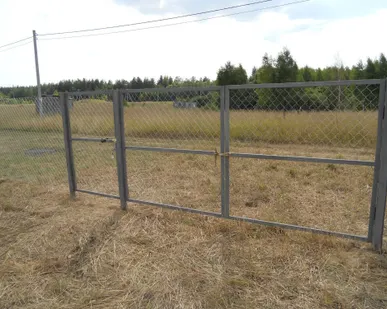 фото Ворота с калиткой затянутые сеткой рацией 1,5х3,5 м.