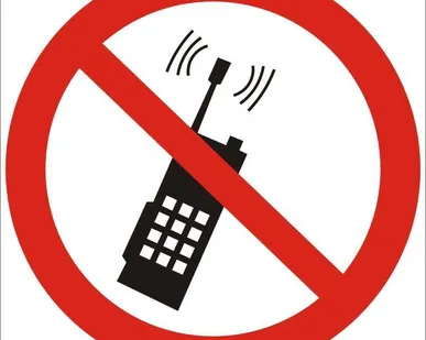 фото Знак P18 «Запрещается пользоваться мобильным (сотовым) телефоном» (пластик)