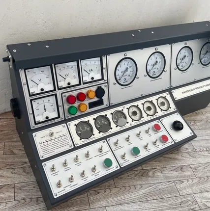 Фото №2 Пульт управления тепловоза тэм2