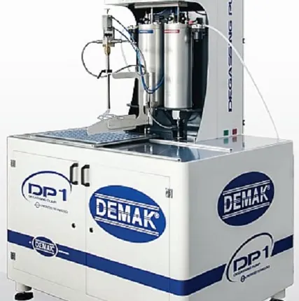 Фото №0 Оборудование Demak для изготовления объемных этикеток и эмблем в Москве