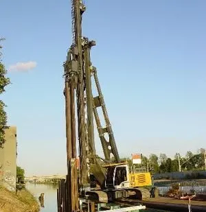 фото Сваебойные и буровые установки LRB155