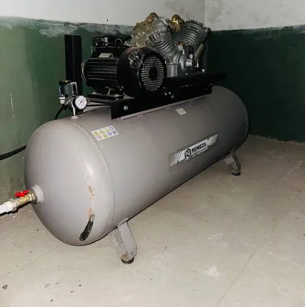 Фото №2 Полуавтомат выдува ПЭТ-тары «ПВ-800» Комплект под ключ