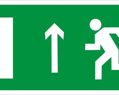 фото Знак E12 «Направление к эвакуационному выходу прямо» (пластик)
