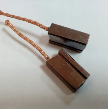 Фото №0 Щетки С006 размеры: 10х6, 2х18, вывод в торец (ближе к краю).