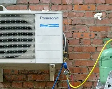 фото Дозаправка фреоном кондиционера